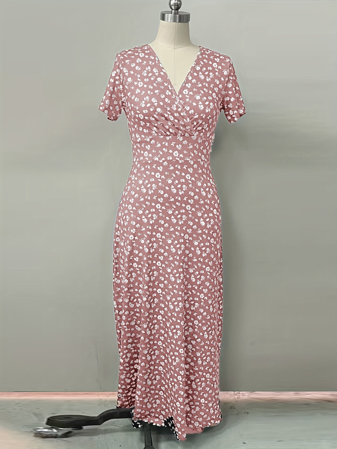 Colleen | Ditsy Floral V-Neck Dress