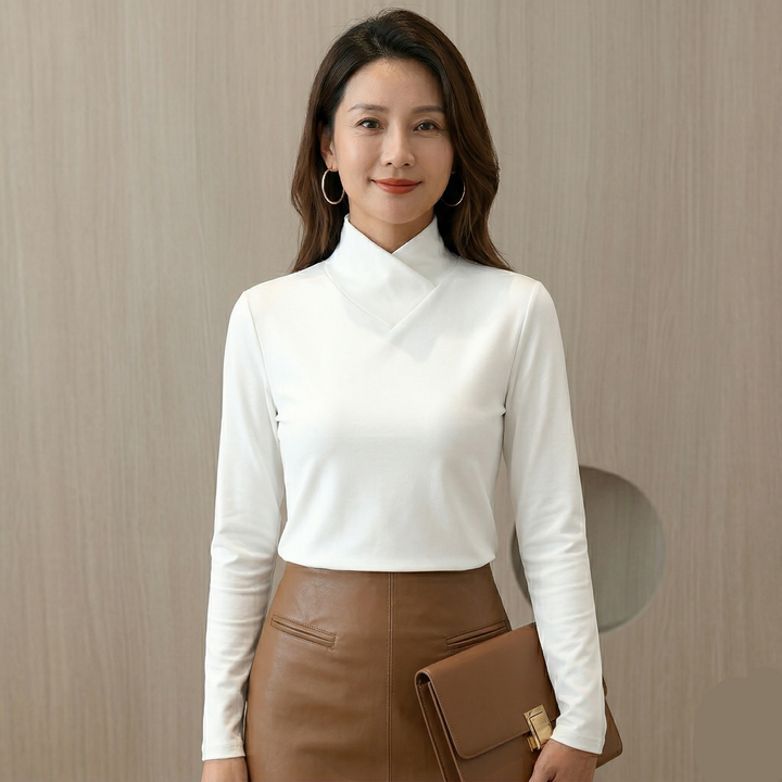 Avery | Chic Turtleneck T-shirt