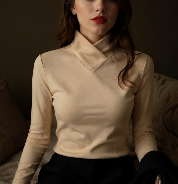 Avery | Chic Turtleneck T-shirt
